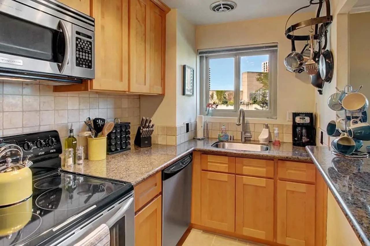 Vibrant Downtown, King Bed, Work Desk & Kitchen Villa Seattle Holiday home