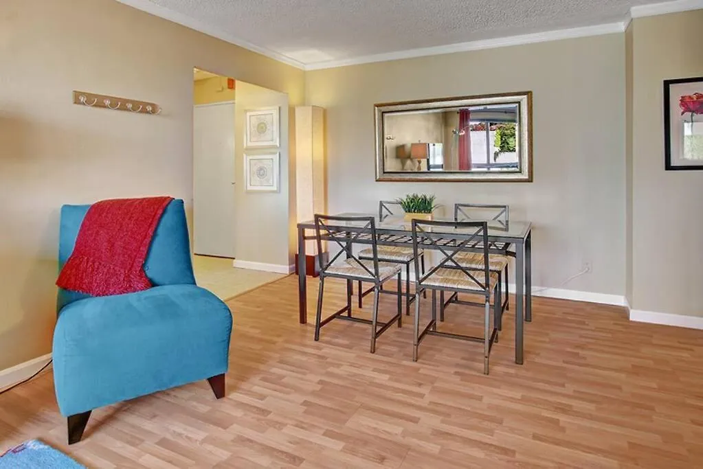 Vibrant Downtown, King Bed, Work Desk & Kitchen Villa Seattle