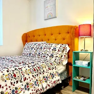 Micro In District- 10 Mins Walk To Of Wa Apartment